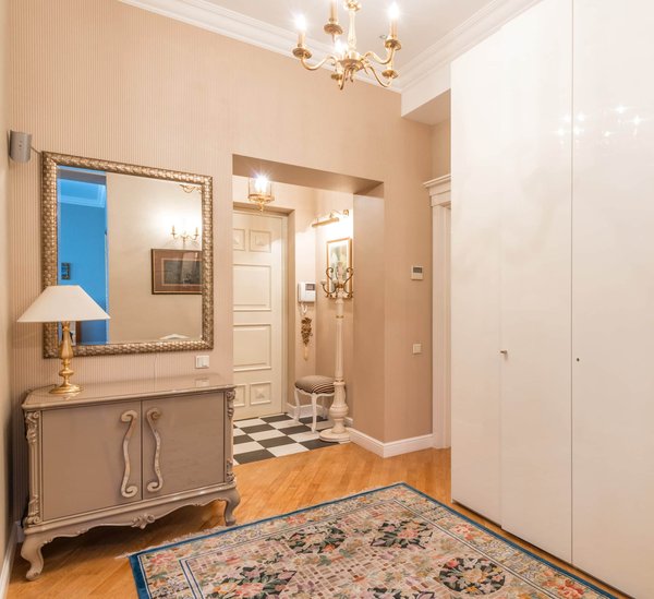 Bien optimiser son espace de rangement avec les porte-manteaux sur pied