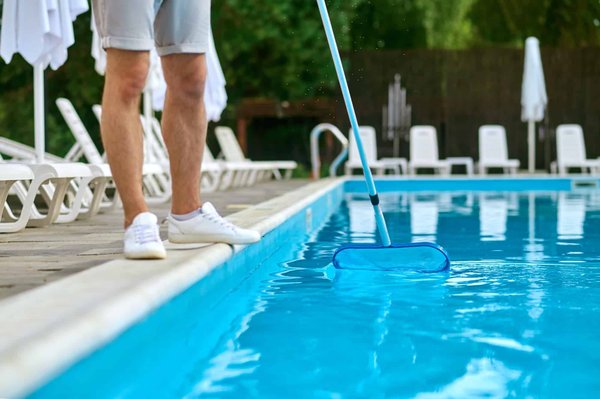 Comment entretenir efficacement une piscine à coque ?