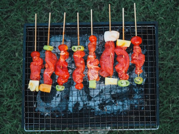 Barbecue au charbon : Guide d'achat pour choisir le meilleur modèle en 2024